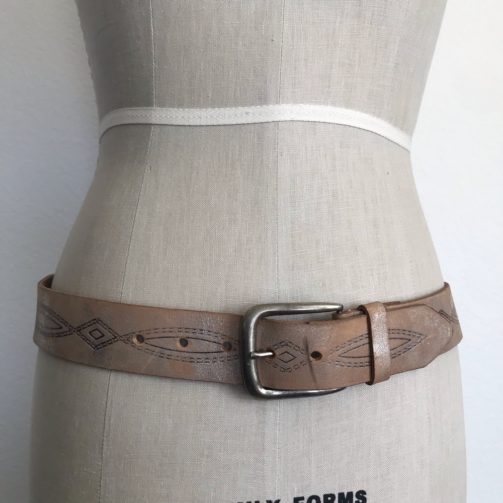 Arizona M leather tan luminescent belt
with Silver Buckle